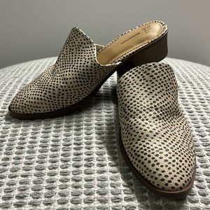 Time and Tru slip on spotted memory foam slip ons 8